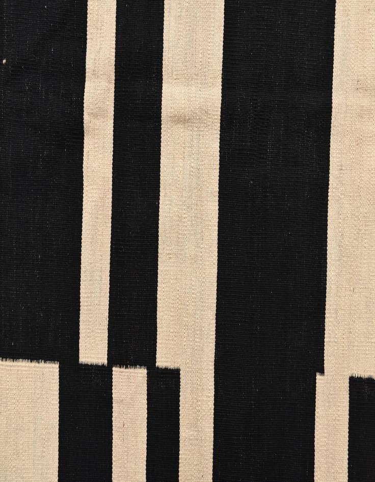 Detail image of  6' 9 x 9' 7  Hand Woven Kilim Modern Wool Rug