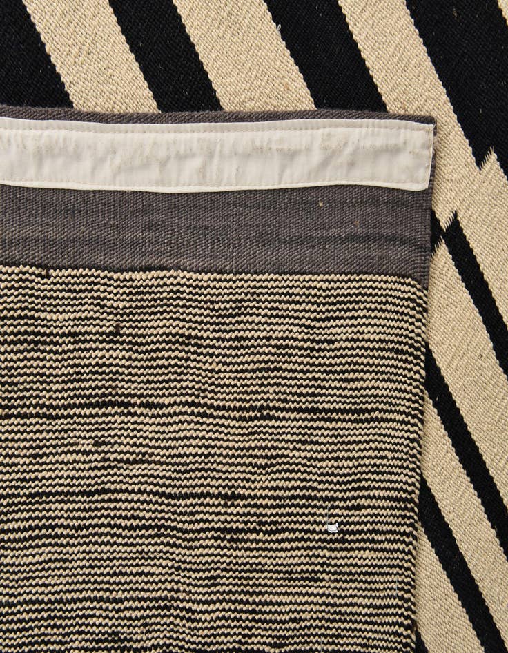 Detail image of  6' 10 x 9' 6  Hand Woven Kilim Modern Wool Rug