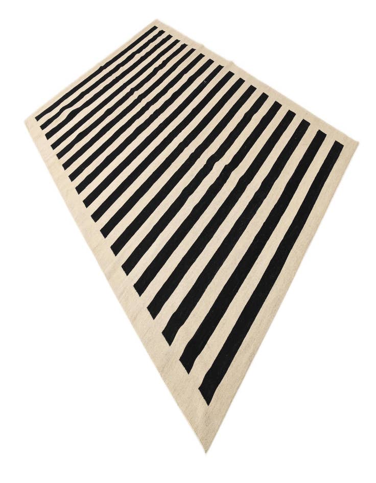 Detail image of  6' 10 x 9' 9  Hand Woven Kilim Modern Wool Rug