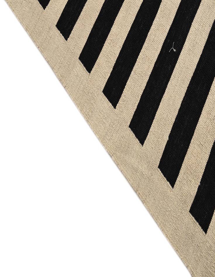 Detail image of  6' 10 x 9' 9  Hand Woven Kilim Modern Wool Rug