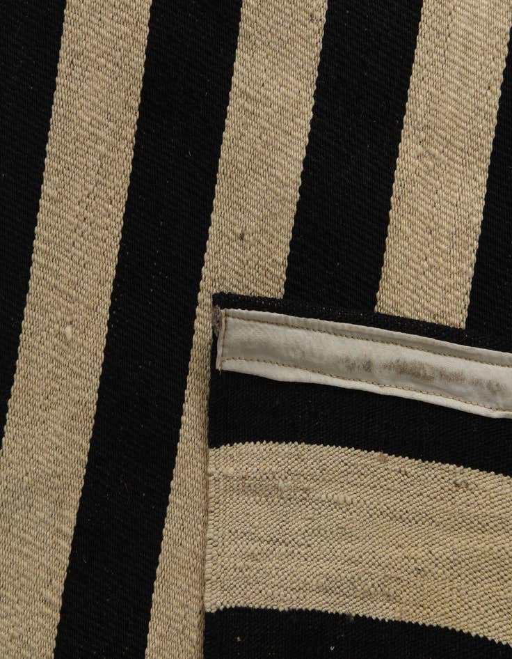 Detail image of  8' 2 x 9' 10  Hand Woven Kilim Modern Wool Rug