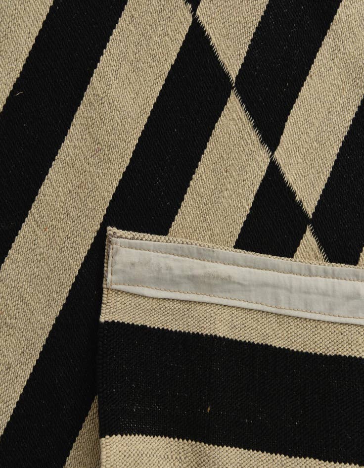 Detail image of  5' 8 x 7' 10  Hand Woven Kilim Modern Wool Rug