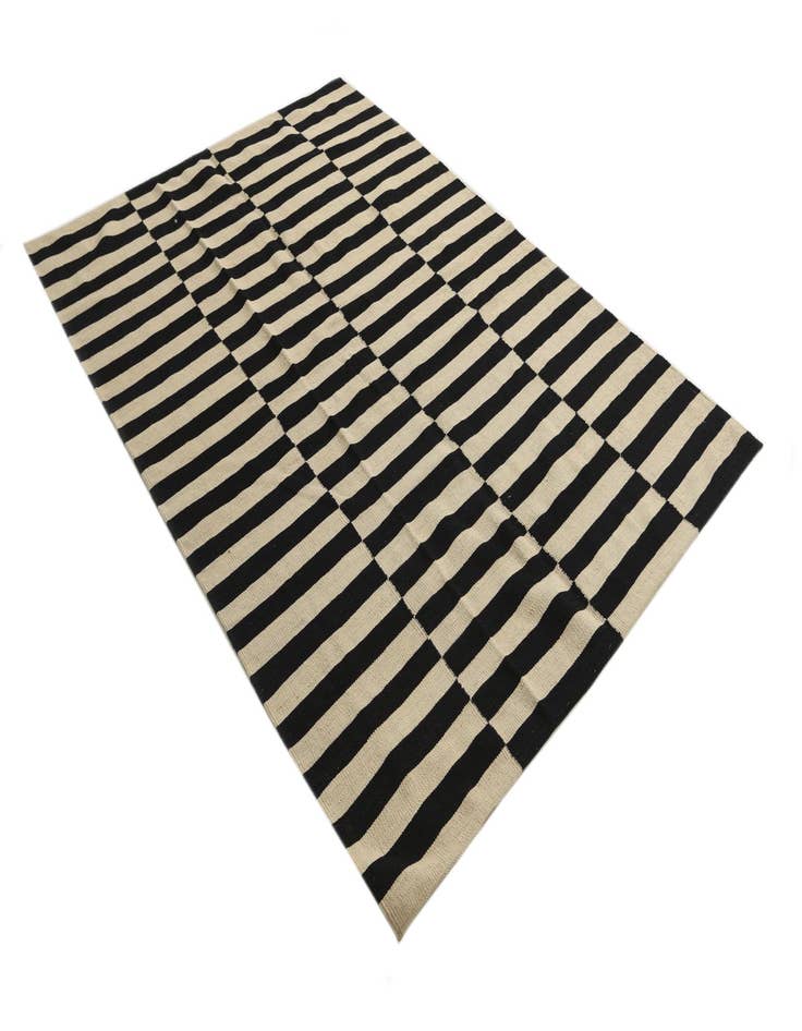 Detail image of  5' 7 x 8'  Hand Woven Kilim Modern Wool Rug