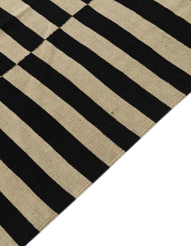 Detail image of  5' 7 x 8'  Hand Woven Kilim Modern Wool Rug