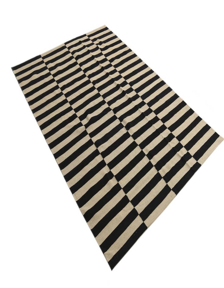 Detail image of  5' 8 x 7' 10  Hand Woven Kilim Modern Wool Rug