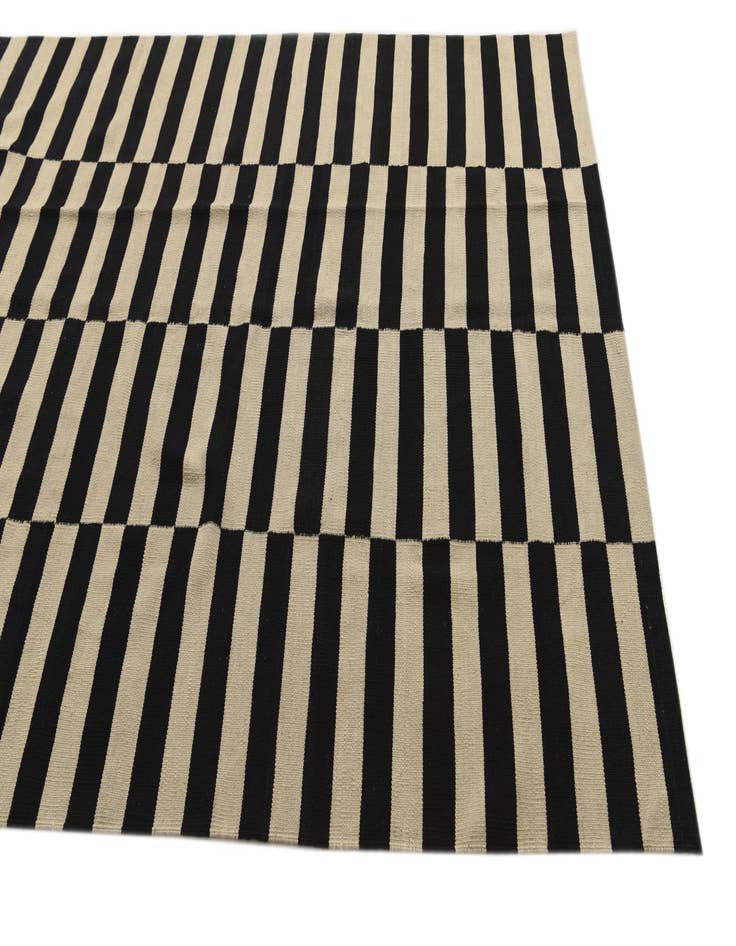 Detail image of  5' 8 x 7' 10  Hand Woven Kilim Modern Wool Rug