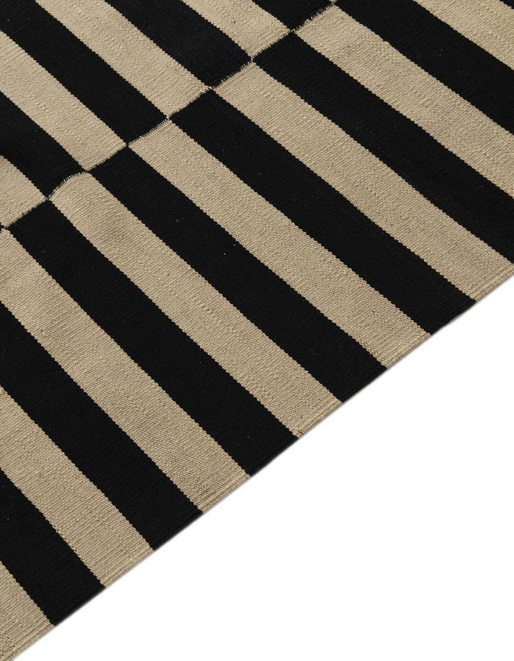 Detail image of  5' 8 x 7' 10  Hand Woven Kilim Modern Wool Rug