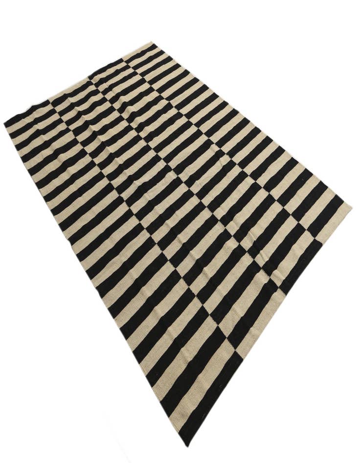 Detail image of  5' 7 x 7' 9  Hand Woven Kilim Modern Wool Rug