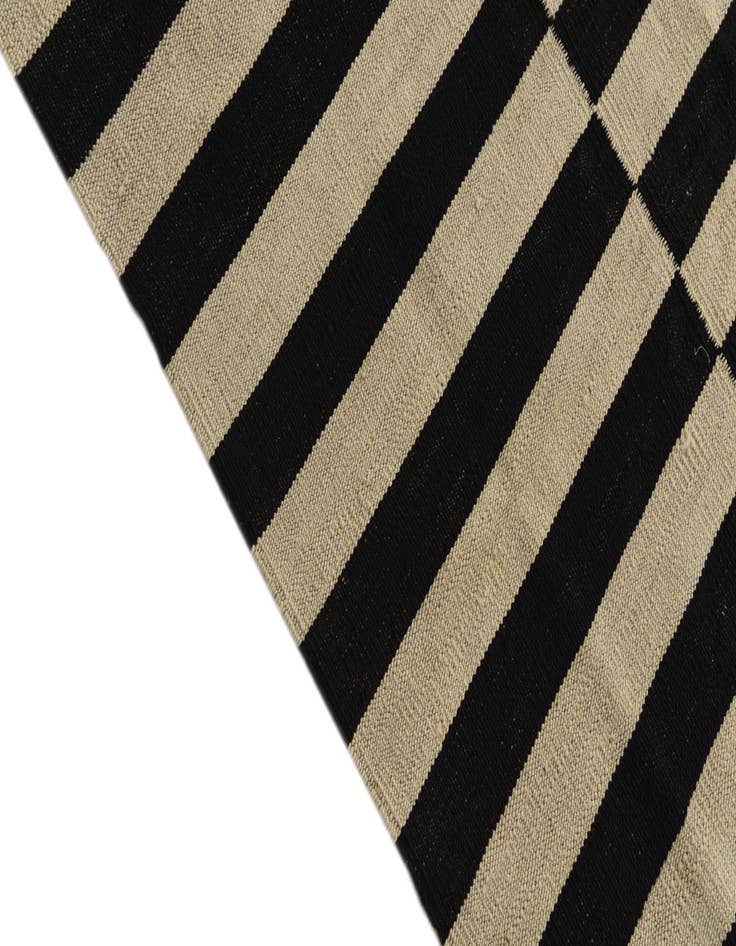 Detail image of  5' 7 x 7' 9  Hand Woven Kilim Modern Wool Rug