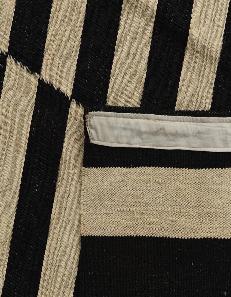 Detail image of  5' 7 x 7' 9  Hand Woven Kilim Modern Wool Rug