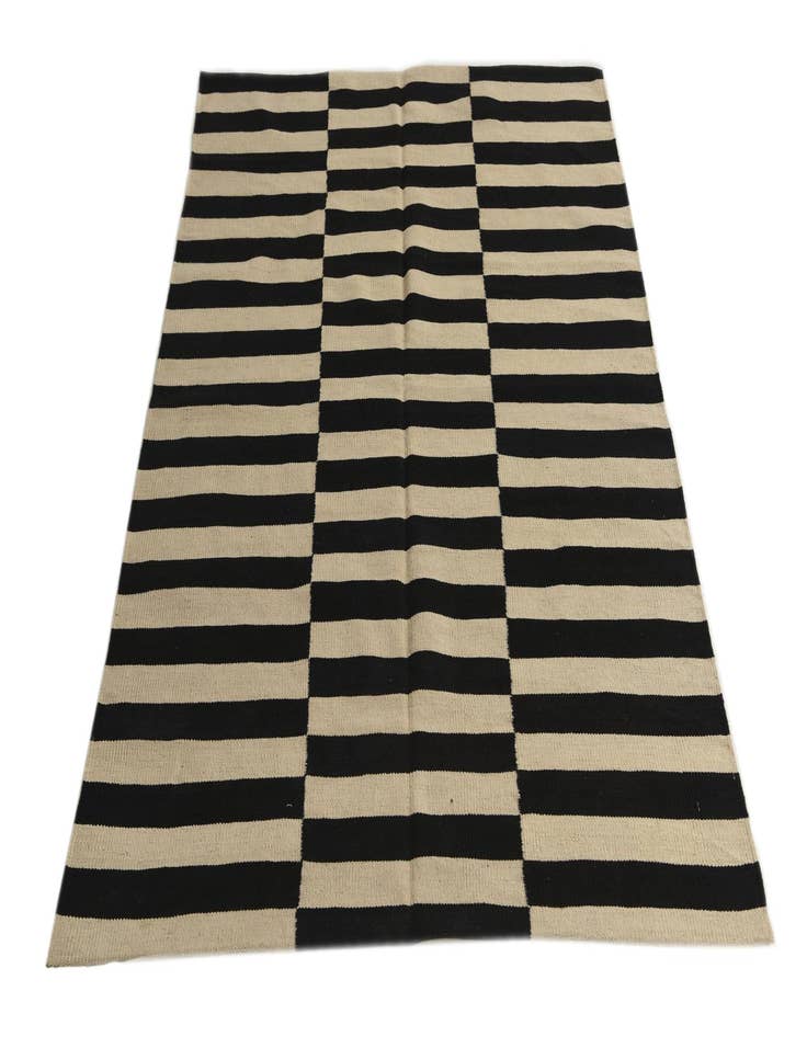 Detail image of  4' 3 x 6'  Hand Woven Kilim Modern Wool Rug