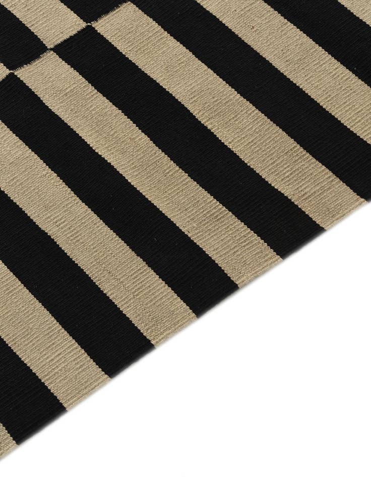 Detail image of  4' 3 x 6'  Hand Woven Kilim Modern Wool Rug