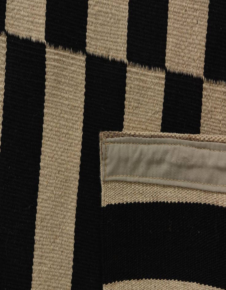 Detail image of  4' 3 x 6'  Hand Woven Kilim Modern Wool Rug