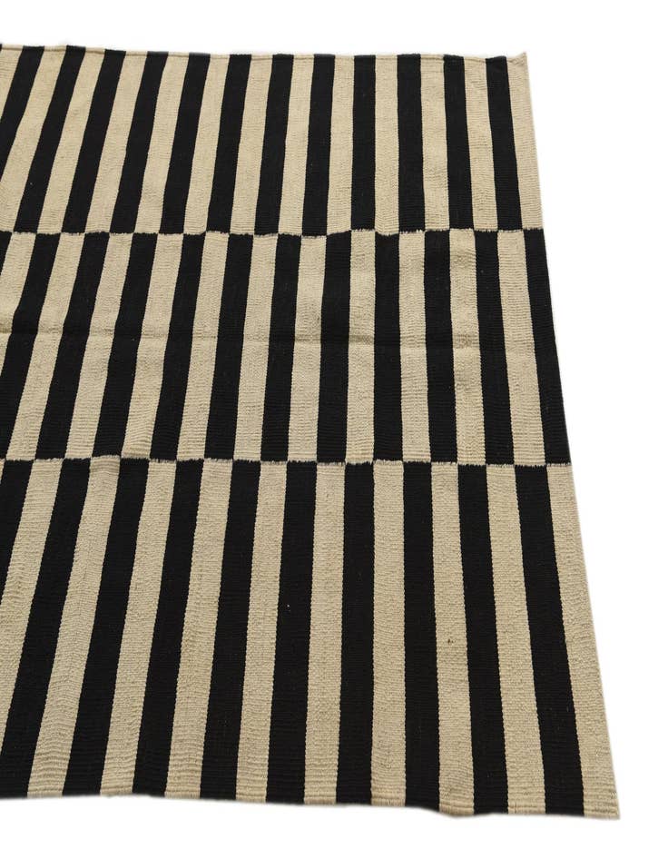 Detail image of  4' 3 x 6'  Hand Woven Kilim Modern Wool Rug