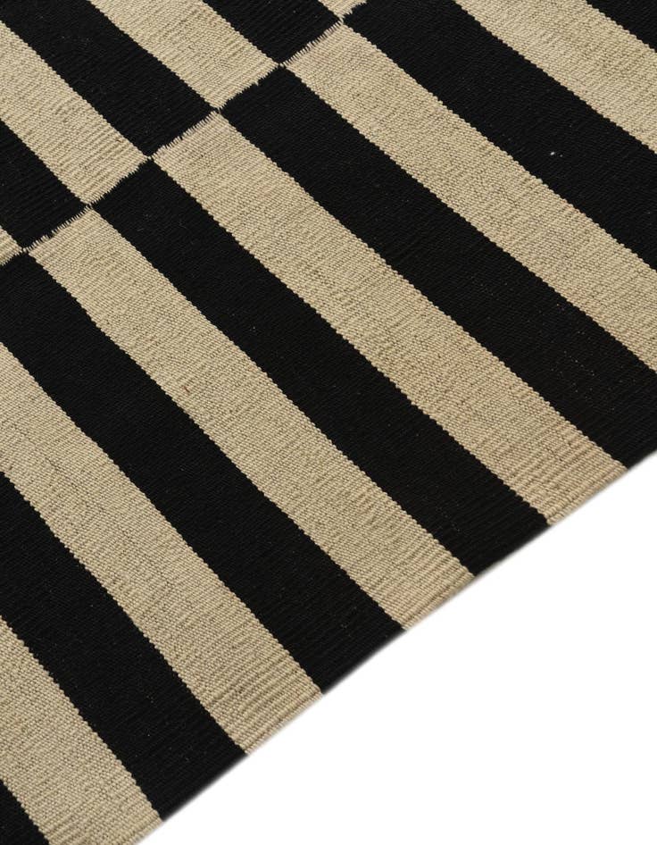 Detail image of  4' 3 x 6'  Hand Woven Kilim Modern Wool Rug