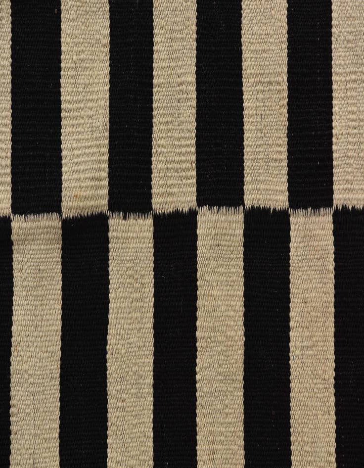 Detail image of  4' 3 x 6'  Hand Woven Kilim Modern Wool Rug