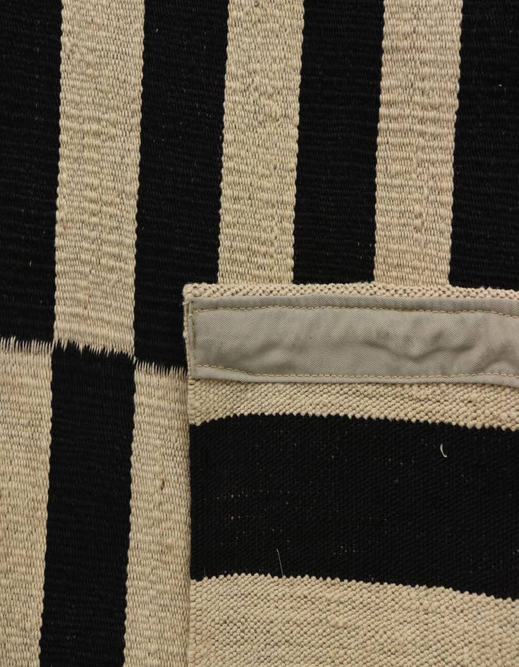 Detail image of  4' 3 x 6'  Hand Woven Kilim Modern Wool Rug