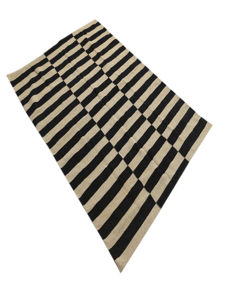 Detail image of  4' 3 x 5' 10  Hand Woven Kilim Modern Wool Rug