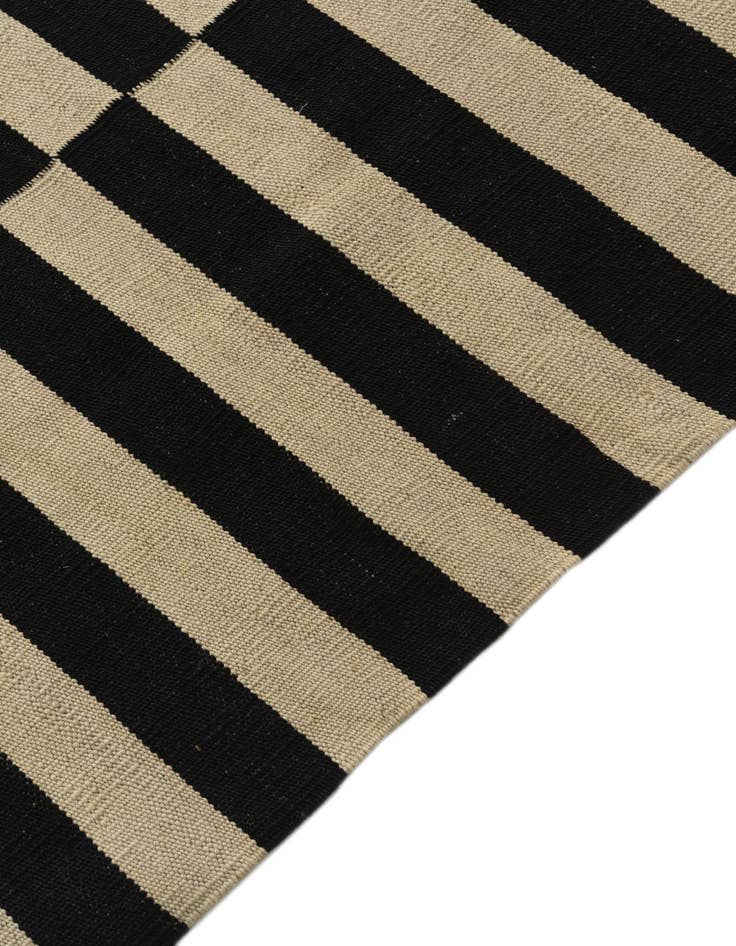 Detail image of  4' 3 x 5' 10  Hand Woven Kilim Modern Wool Rug