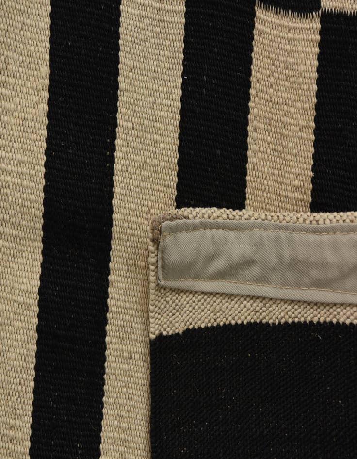 Detail image of  4' 3 x 5' 10  Hand Woven Kilim Modern Wool Rug