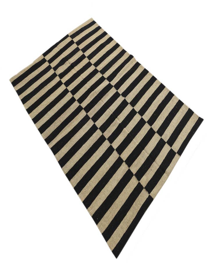 Detail image of  4' 3 x 6'  Hand Woven Kilim Modern Wool Rug