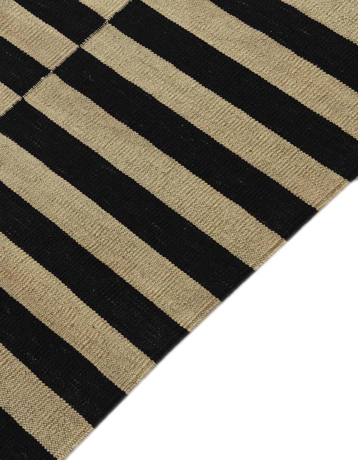 Detail image of  4' 3 x 6'  Hand Woven Kilim Modern Wool Rug