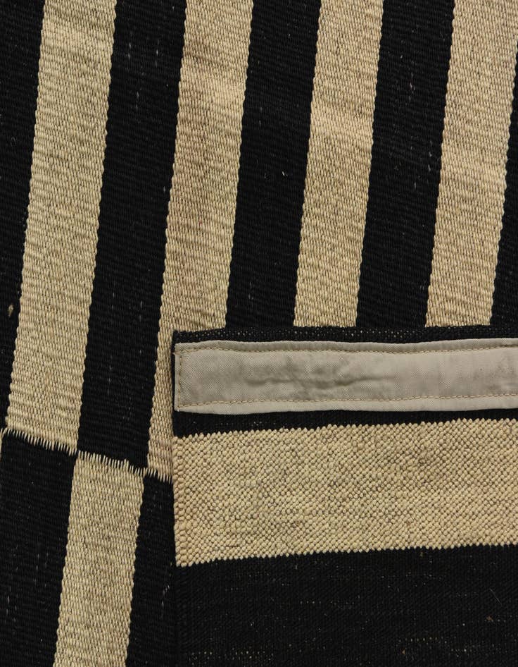 Detail image of  4' 3 x 6'  Hand Woven Kilim Modern Wool Rug