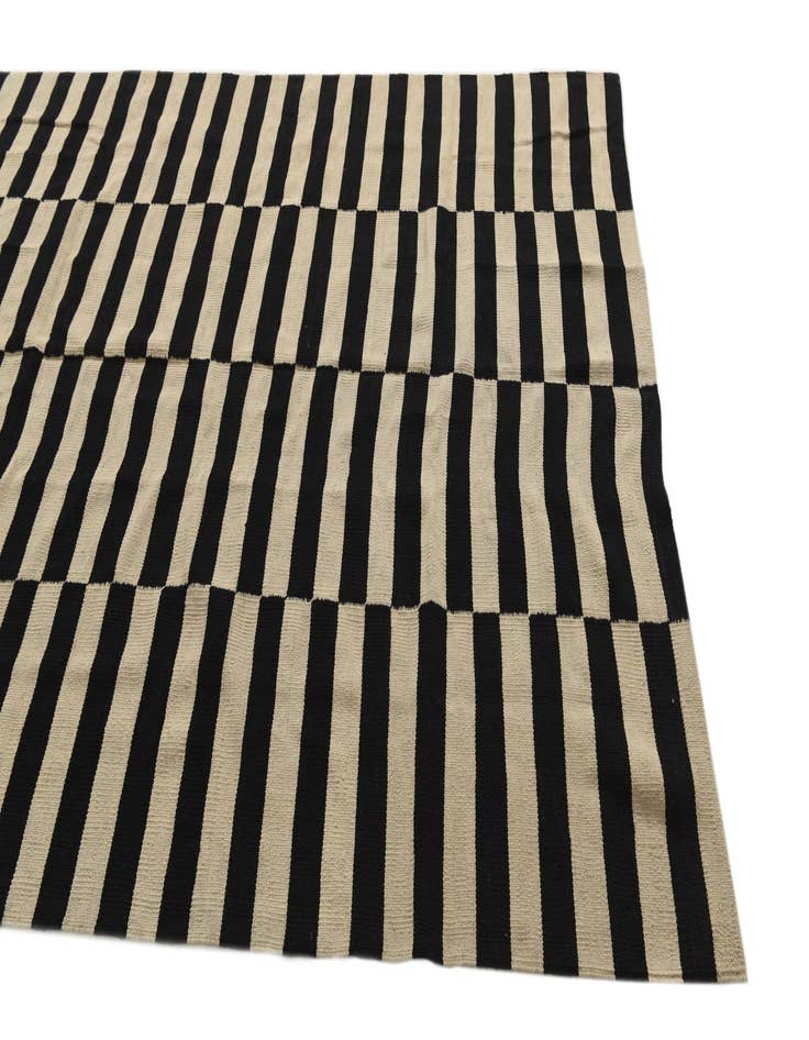 Detail image of  5' 5 x 7' 8  Hand Woven Kilim Modern Wool Rug