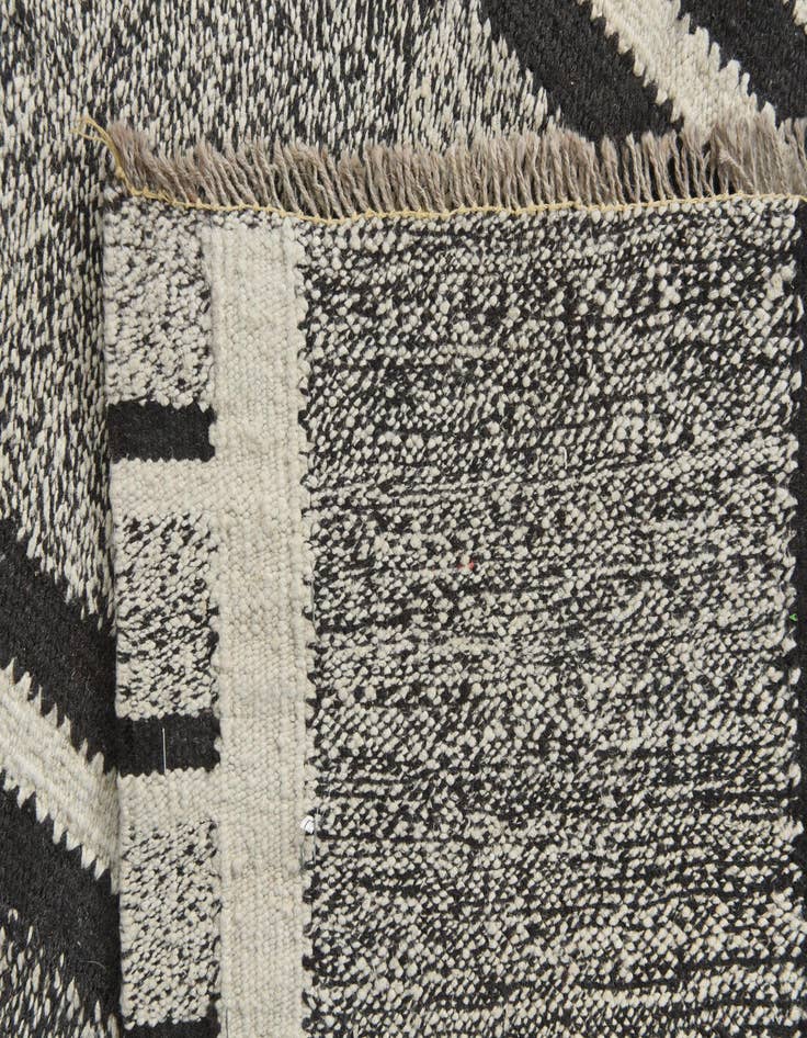 Detail image of  5' 5 x 8'  Hand Woven Kilim Modern Wool Rug