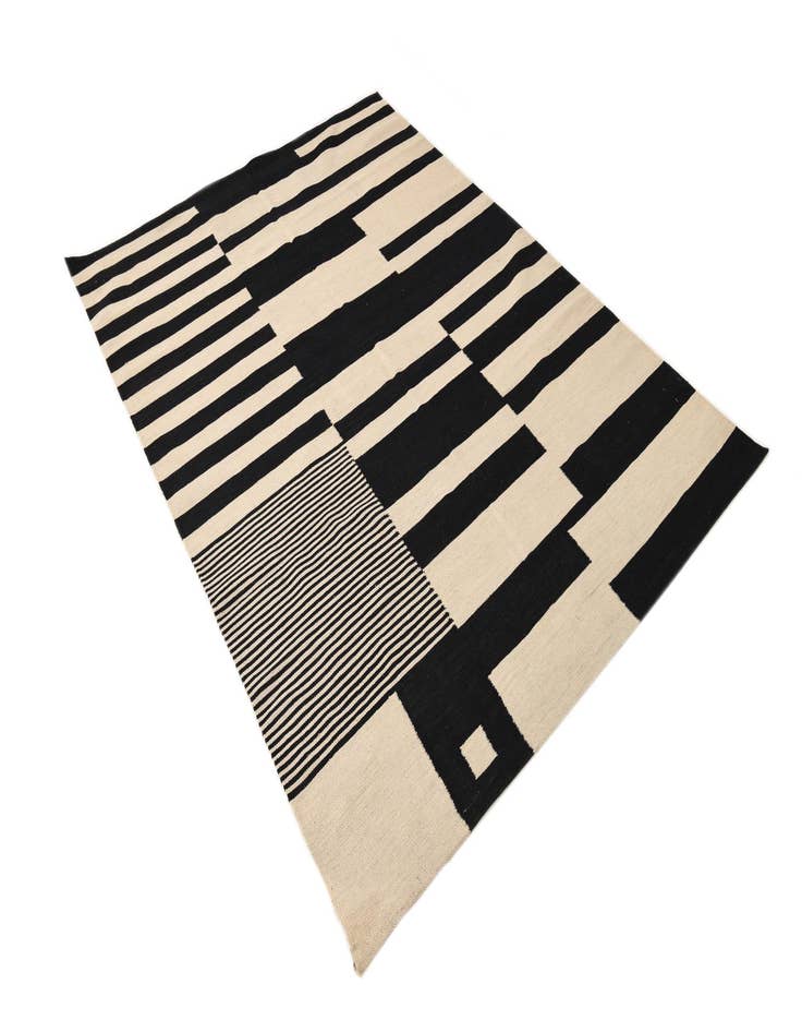 Detail image of  5' 8 x 7' 10  Hand Woven Kilim Modern Wool Rug