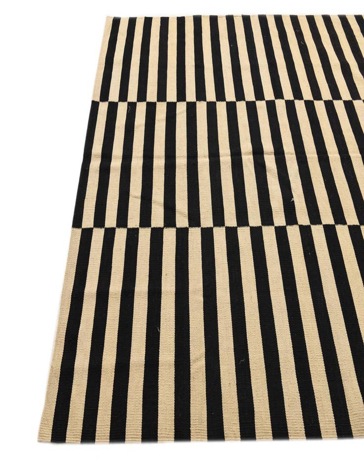 Detail image of  5' 9 x 7' 9  Hand Woven Kilim Modern Wool Rug