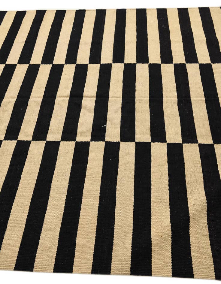 Detail image of  5' 9 x 7' 9  Hand Woven Kilim Modern Wool Rug