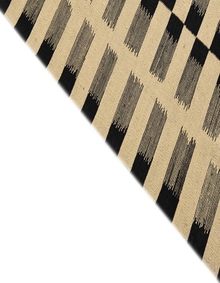 Detail image of  5' 9 x 7' 8  Hand Woven Kilim Modern Wool Rug