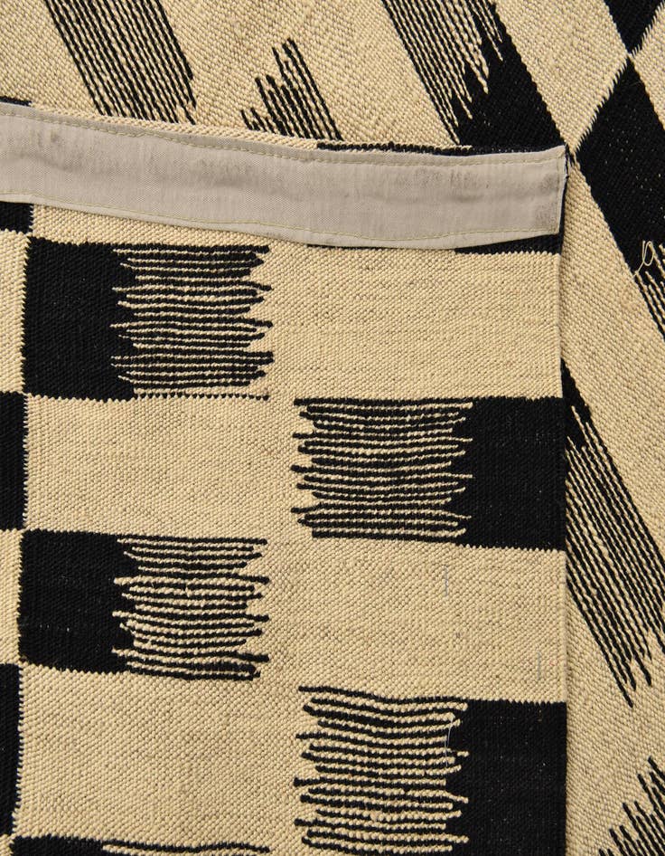 Detail image of  5' 9 x 7' 8  Hand Woven Kilim Modern Wool Rug