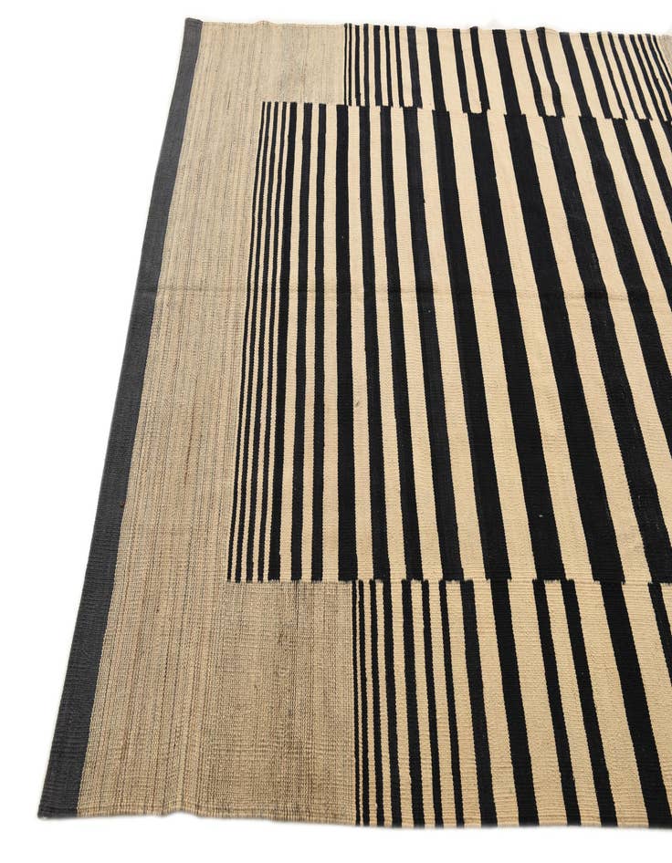 Detail image of  5' 5 x 7' 11  Hand Woven Kilim Modern Wool Rug