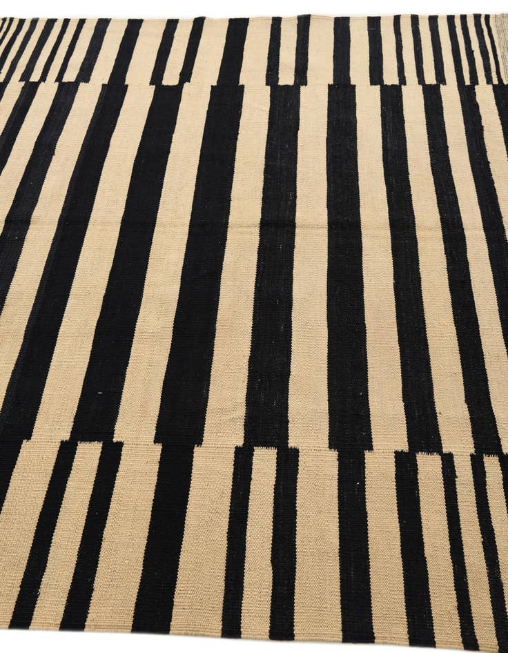 Detail image of  5' 5 x 7' 11  Hand Woven Kilim Modern Wool Rug