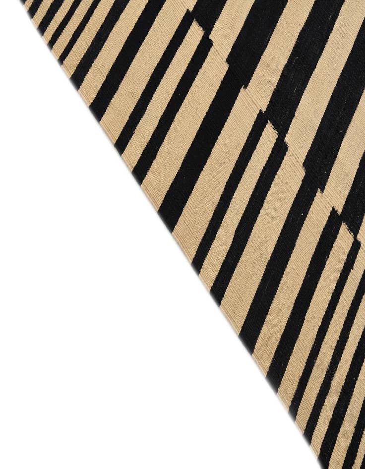 Detail image of  5' 5 x 7' 11  Hand Woven Kilim Modern Wool Rug