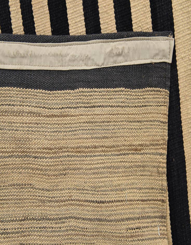 Detail image of  5' 5 x 7' 11  Hand Woven Kilim Modern Wool Rug