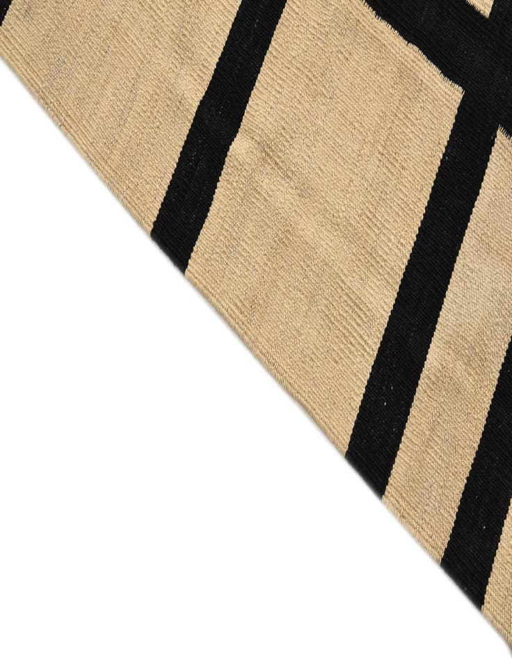 Detail image of  4' 1 x 5' 9  Hand Woven Kilim Modern Wool Rug