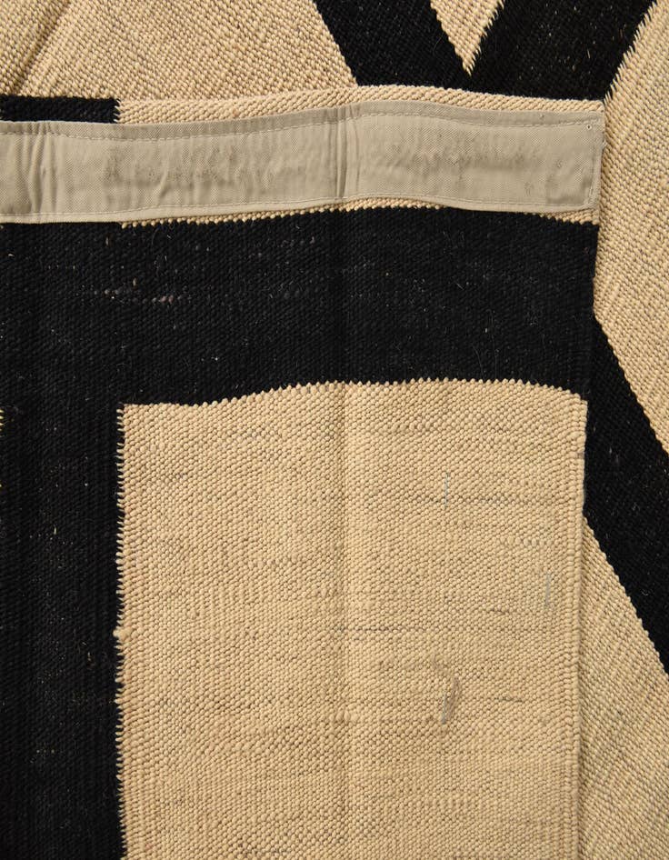 Detail image of  4' 1 x 5' 9  Hand Woven Kilim Modern Wool Rug