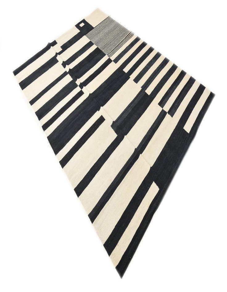 Detail image of  5' 9 x 7' 9  Hand Woven Kilim Modern Wool Rug