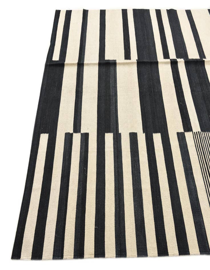 Detail image of  5' 9 x 7' 9  Hand Woven Kilim Modern Wool Rug