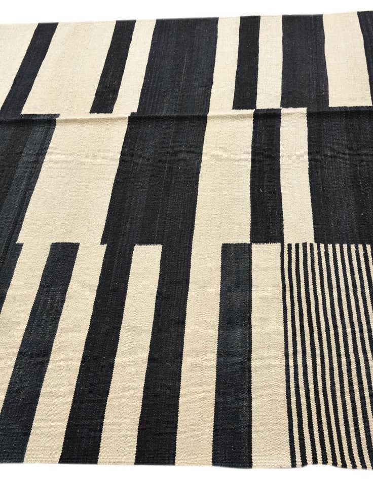 Detail image of  5' 9 x 7' 9  Hand Woven Kilim Modern Wool Rug