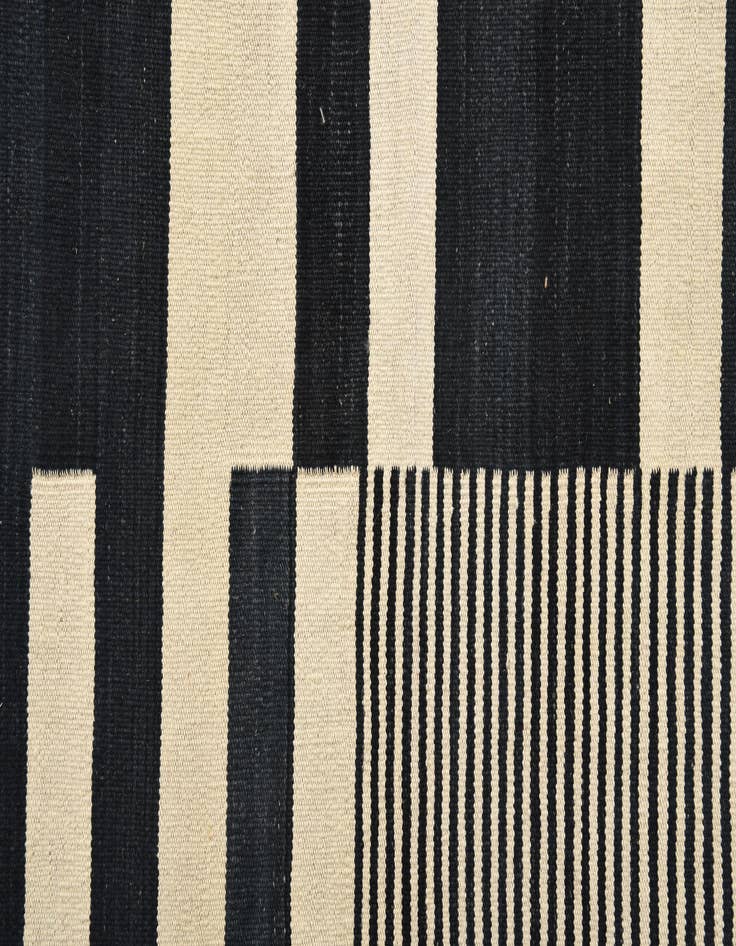 Detail image of  5' 9 x 7' 9  Hand Woven Kilim Modern Wool Rug