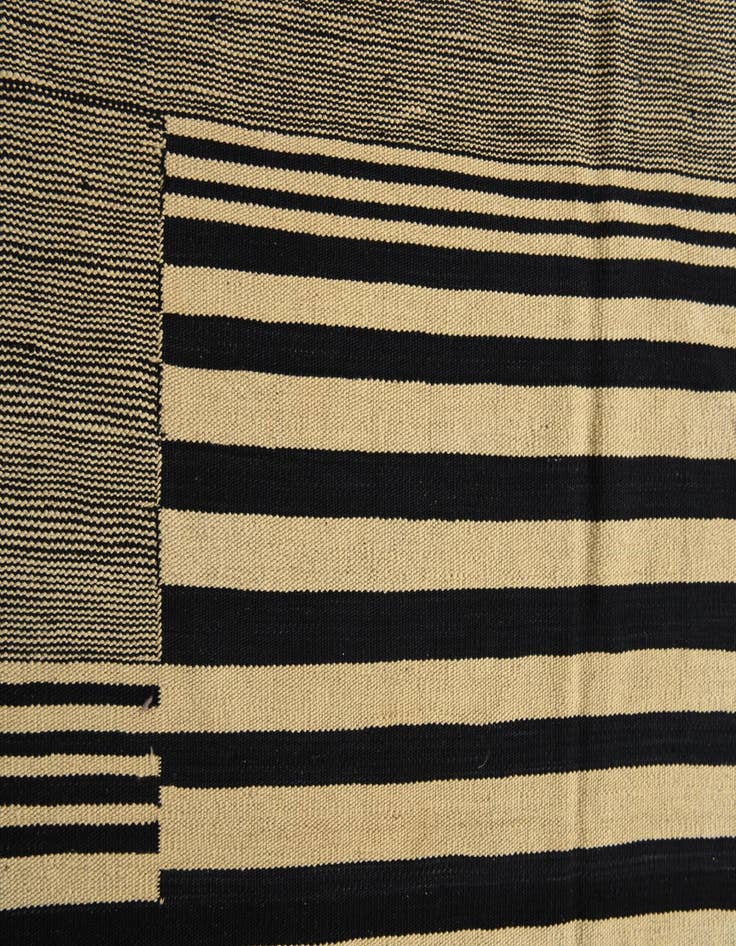 Detail image of  6' 6 x 9' 7  Hand Woven Kilim Modern Wool Rug