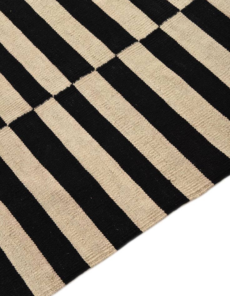 Detail image of  5' 5 x 7' 9  Hand Woven Kilim Modern Wool Rug