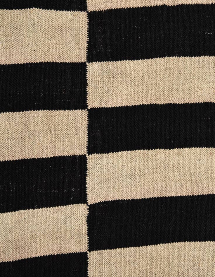 Detail image of  5' 5 x 7' 9  Hand Woven Kilim Modern Wool Rug