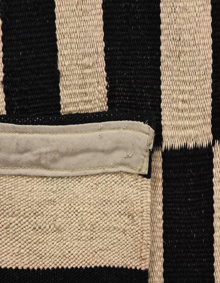 Detail image of  5' 5 x 7' 9  Hand Woven Kilim Modern Wool Rug