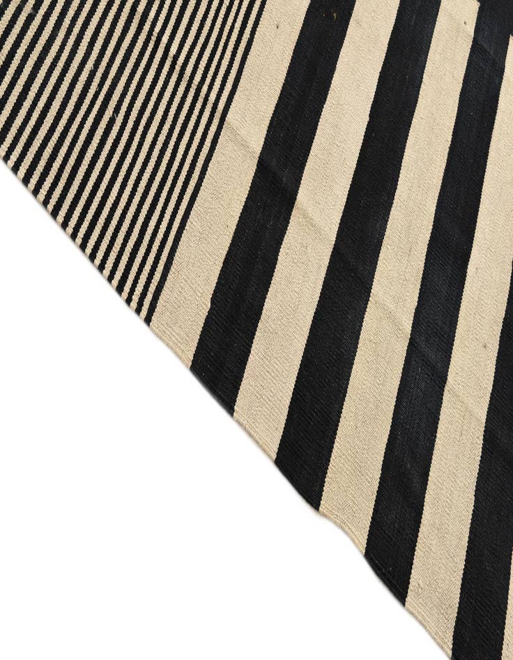 Detail image of  8' 6 x 9' 9  Hand Woven Kilim Modern Wool Rug