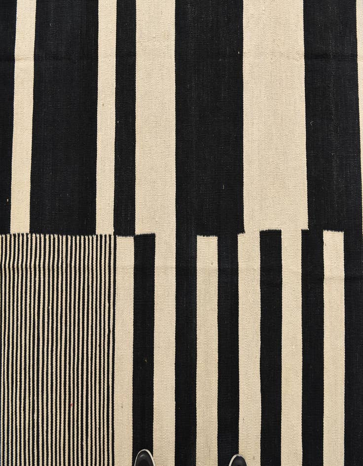 Detail image of  8' 6 x 9' 9  Hand Woven Kilim Modern Wool Rug